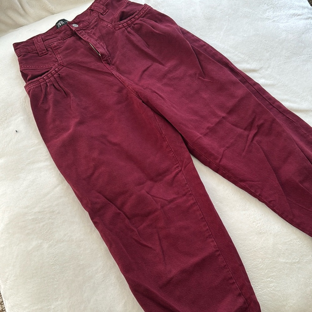 BRAND NEW - Size 4 maroon baggy jeans from the 90’s collection